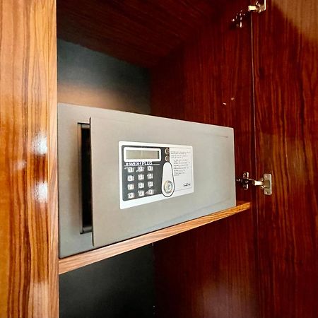 Royal Studio Apartment With A Perfect View - Yamaluxe Bucarest Esterno foto