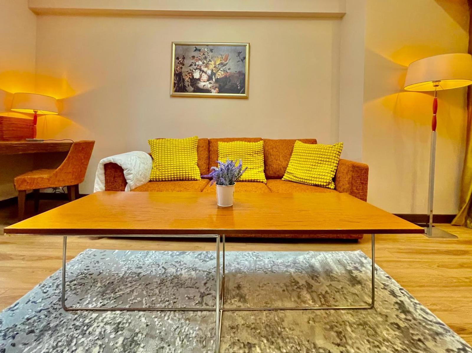 Royal Studio Apartment With A Perfect View - Yamaluxe Bucarest Esterno foto