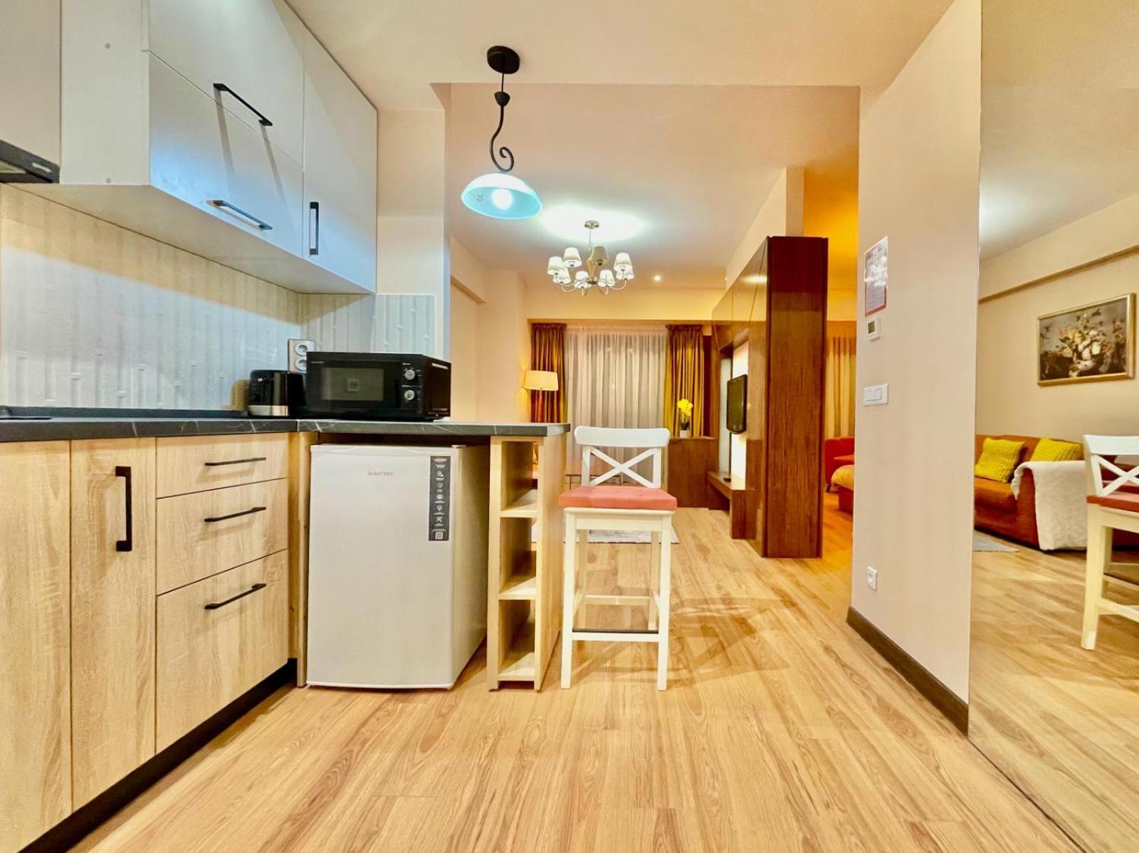 Royal Studio Apartment With A Perfect View - Yamaluxe Bucarest Esterno foto