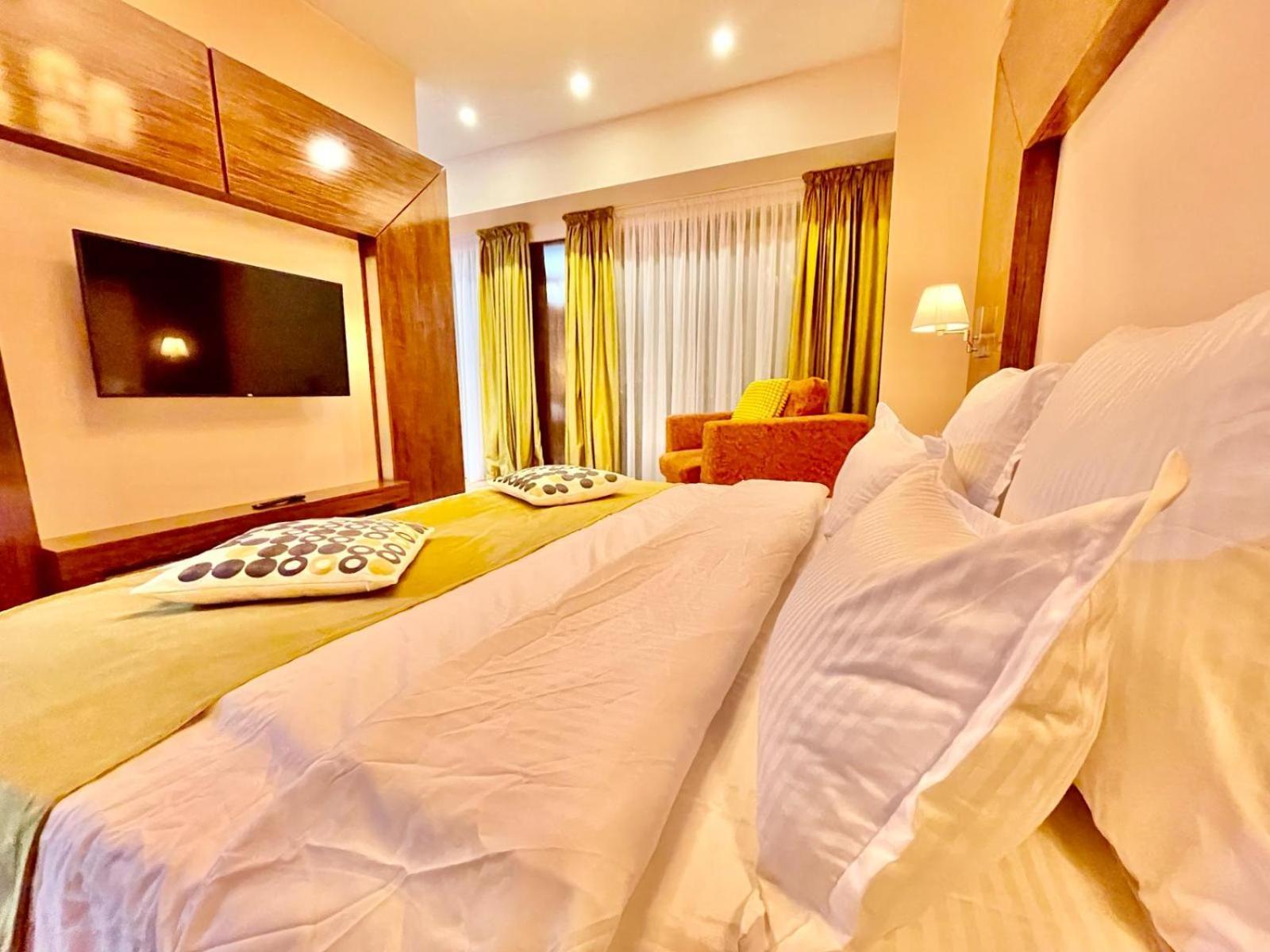 Royal Studio Apartment With A Perfect View - Yamaluxe Bucarest Esterno foto