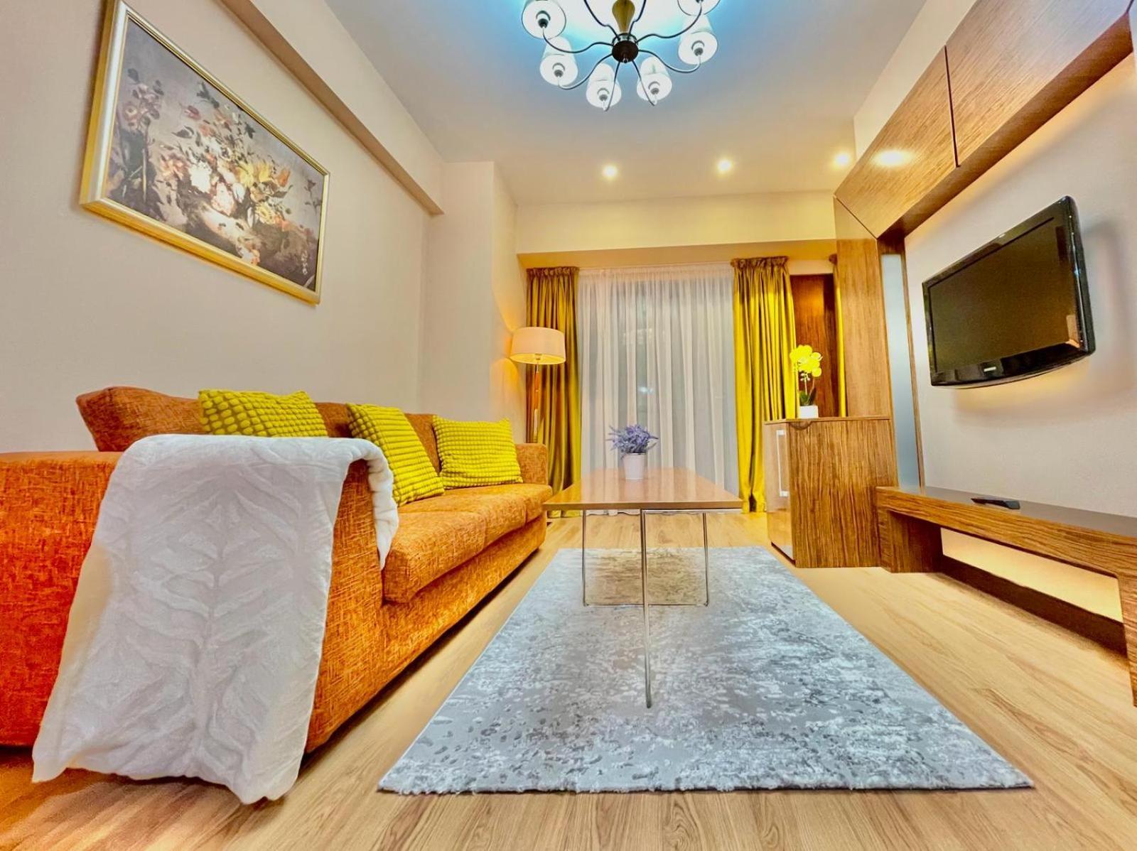 Royal Studio Apartment With A Perfect View - Yamaluxe Bucarest Esterno foto