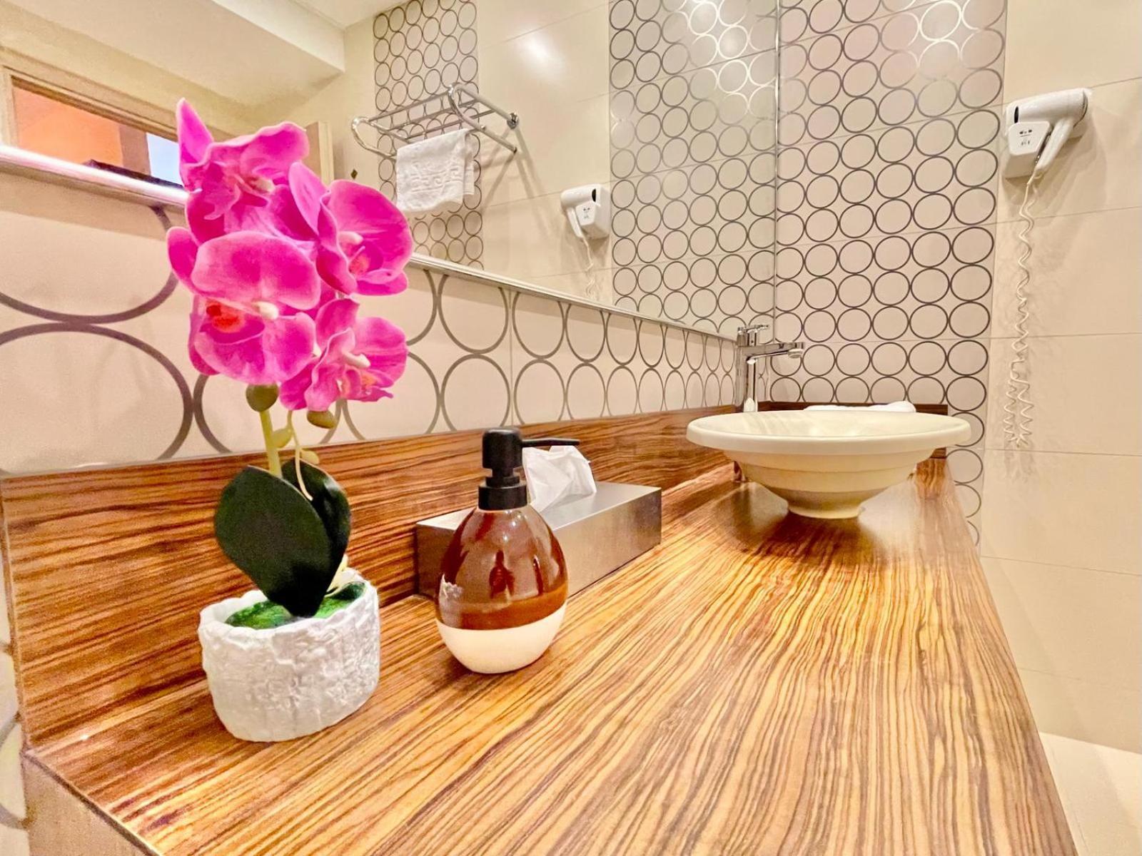 Royal Studio Apartment With A Perfect View - Yamaluxe Bucarest Esterno foto