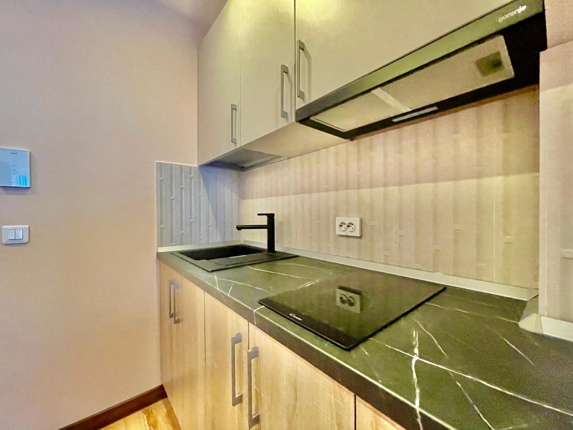 Royal Studio Apartment With A Perfect View - Yamaluxe Bucarest Esterno foto
